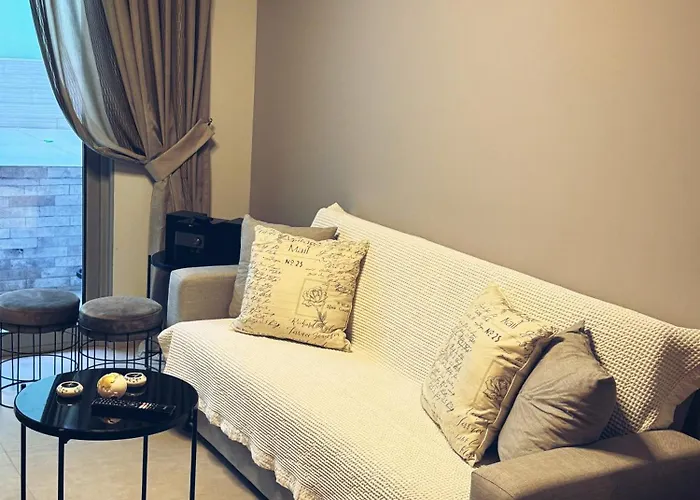 Minimal 2Bd Apartment In Thisio