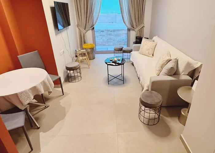 Minimal 2Bd Apartment In Thisio