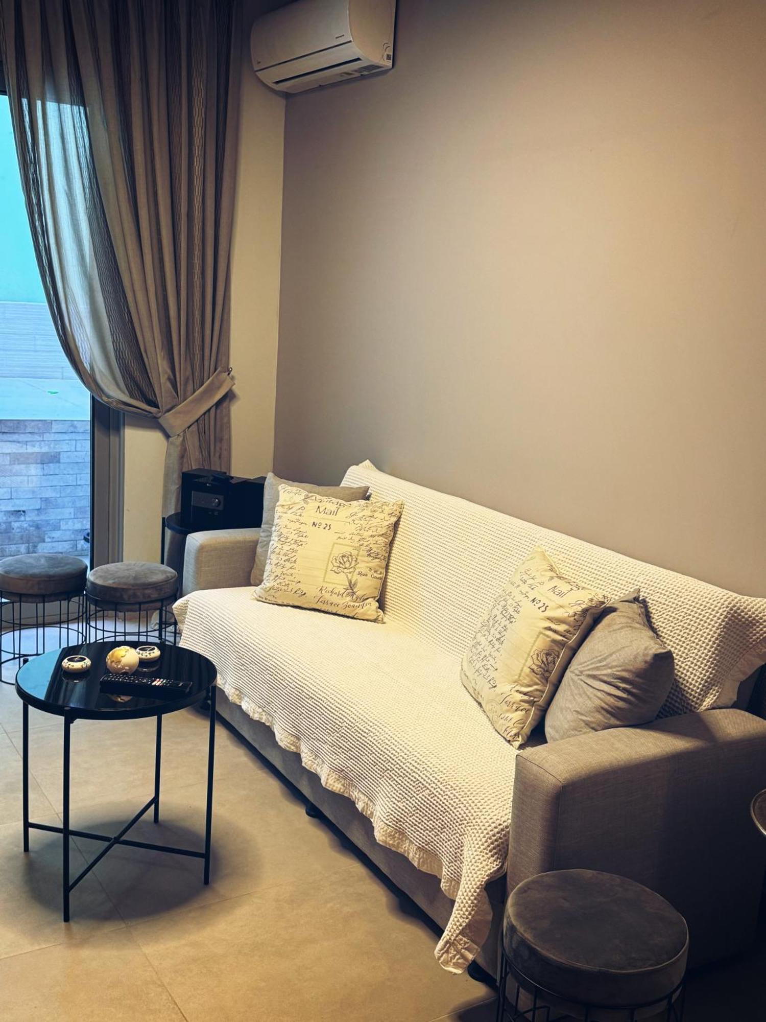 Minimal 2bd In Thisio Appartement