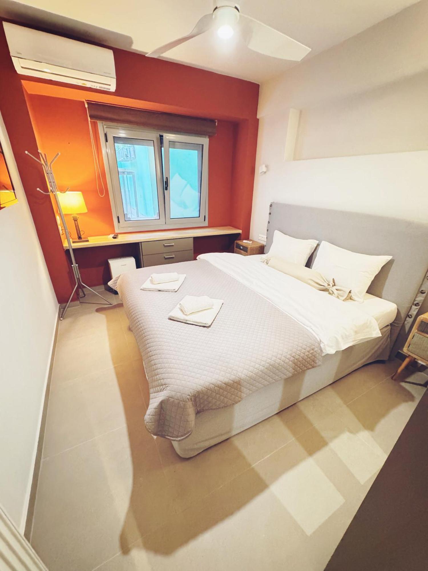 Apartment Minimal 2bd In Thisio