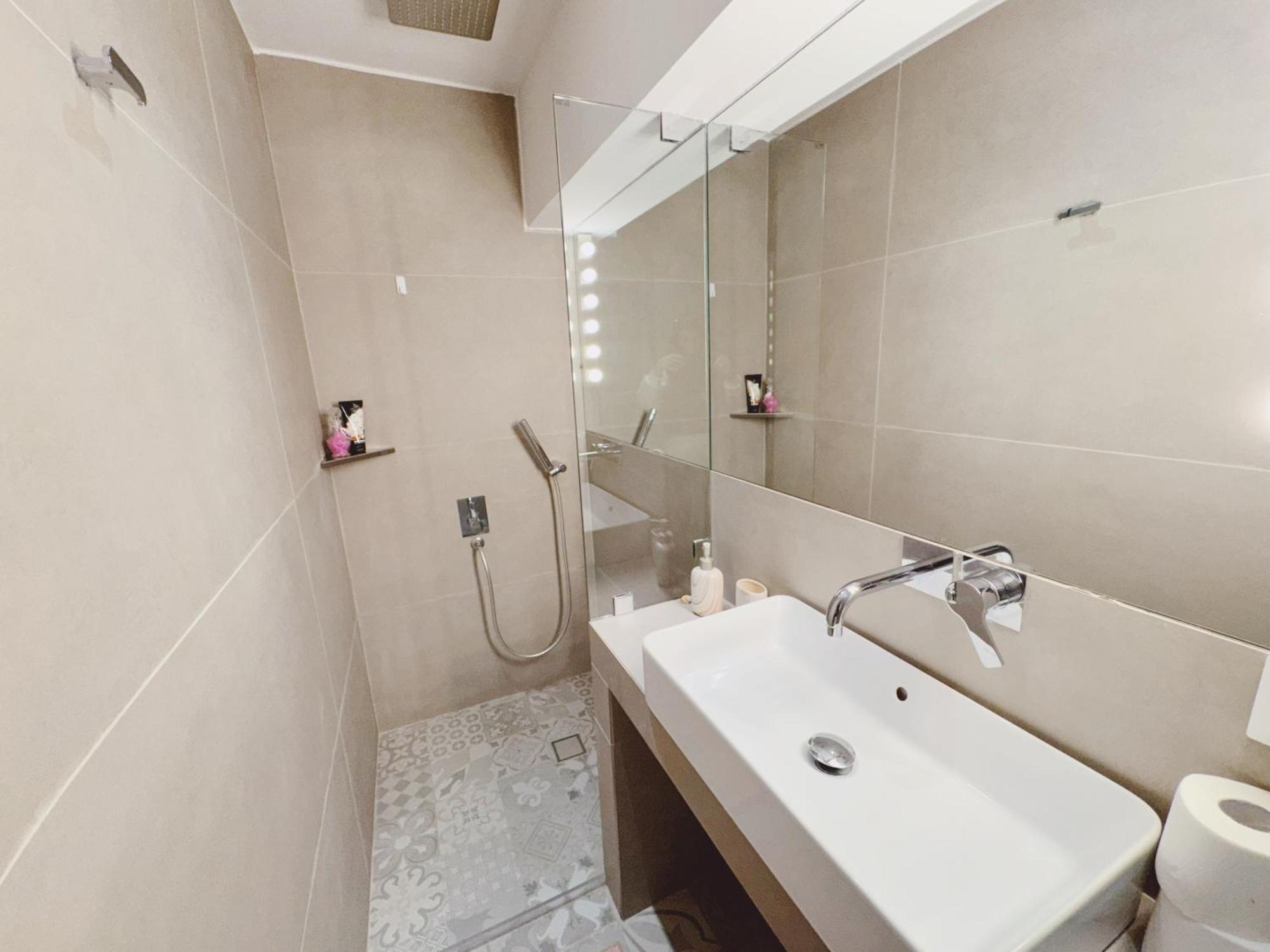 Minimal 2bd In Thisio *