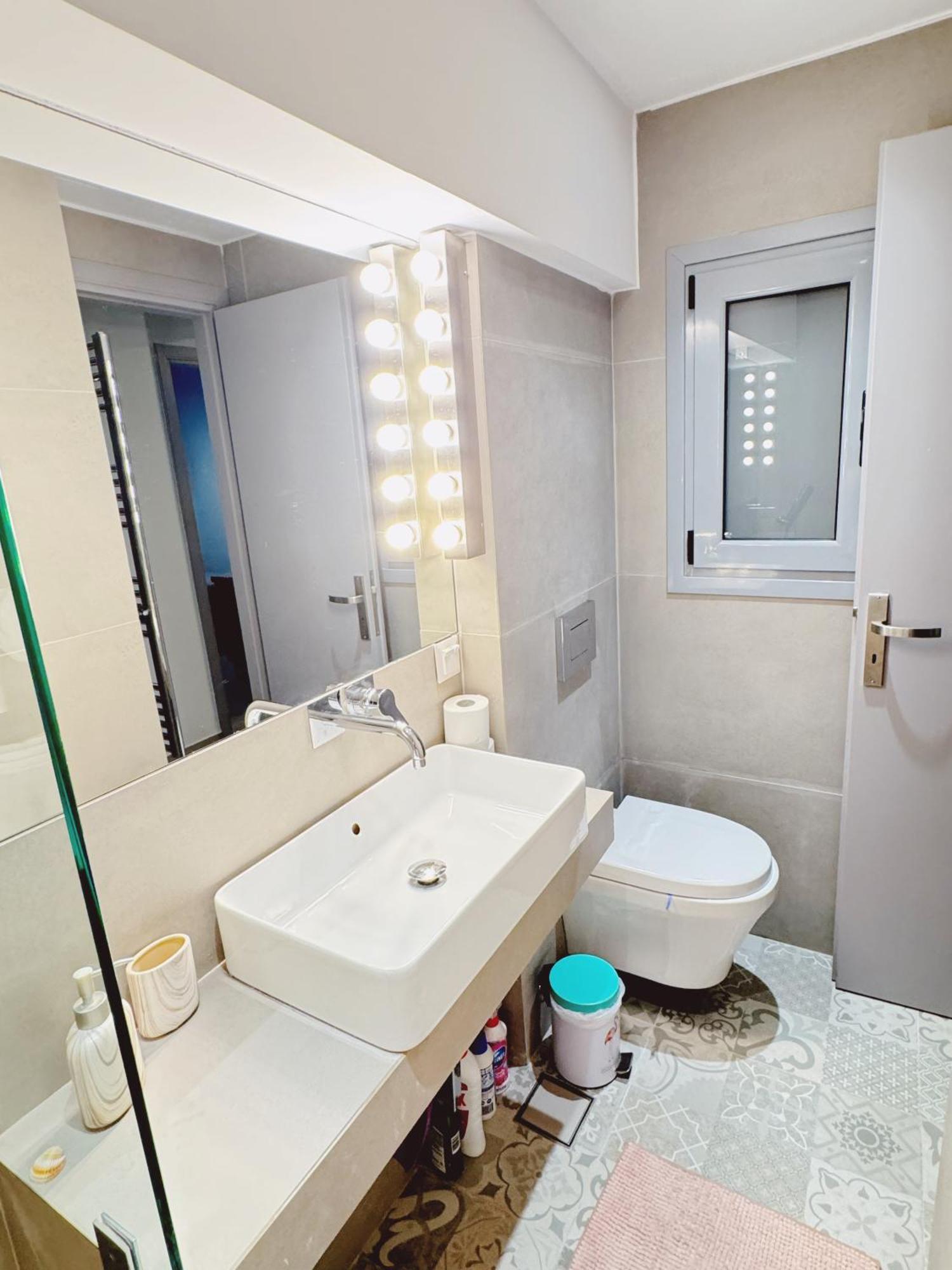 Minimal 2bd In Thisio Athens