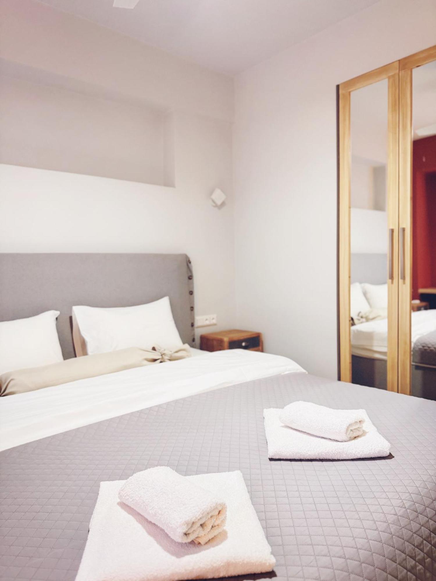 Minimal 2bd In Thisio Appartement