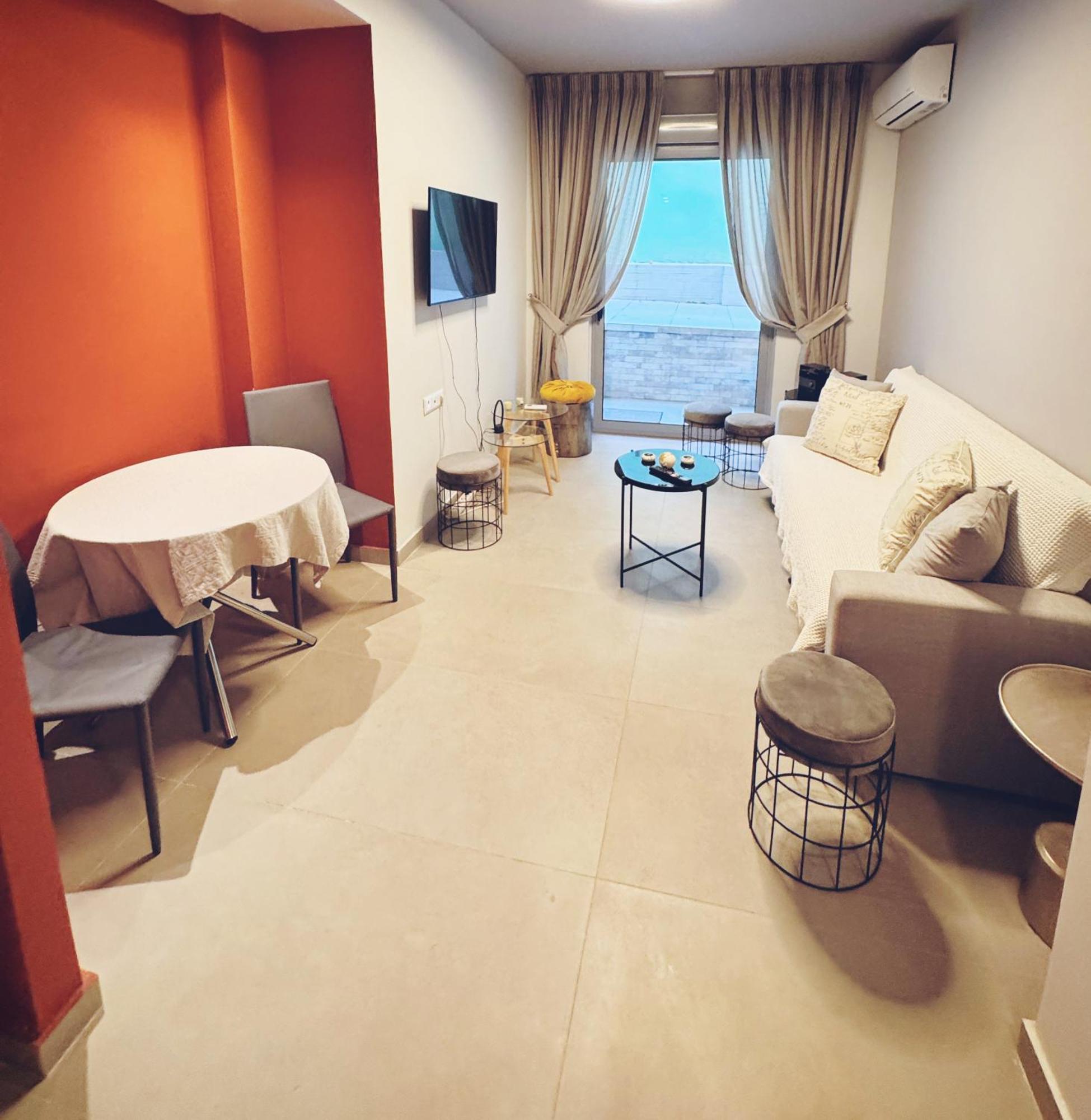 Apartment Minimal 2bd In Thisio