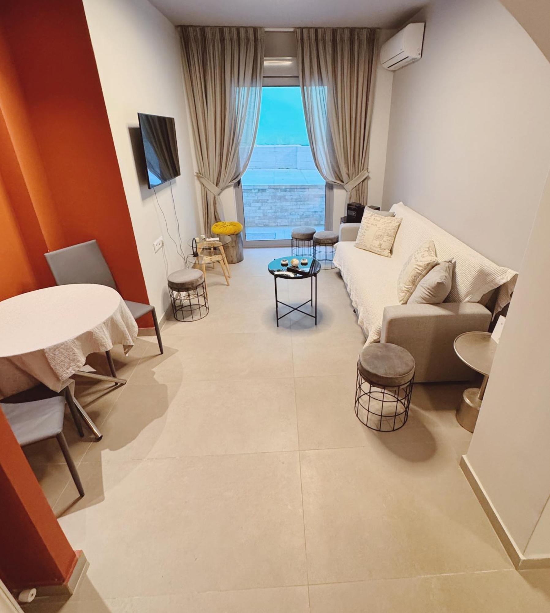 Minimal 2bd In Thisio Athènes