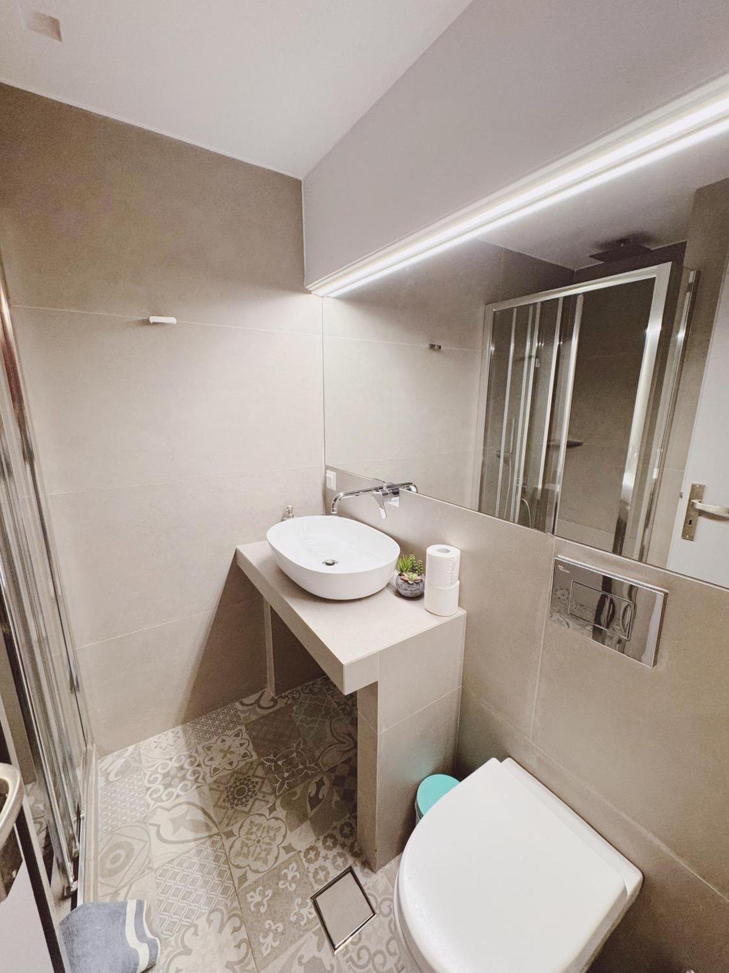 Minimal 2bd In Thisio Apartament Atena